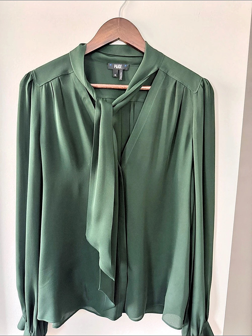 Paige Tie Neck Pleated Blouse in Green Size Medium Like New